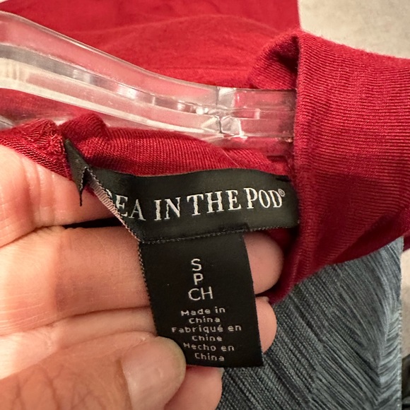 A Pea in the Pod Maternity Top perfect for Christmas! - Picture 6 of 6